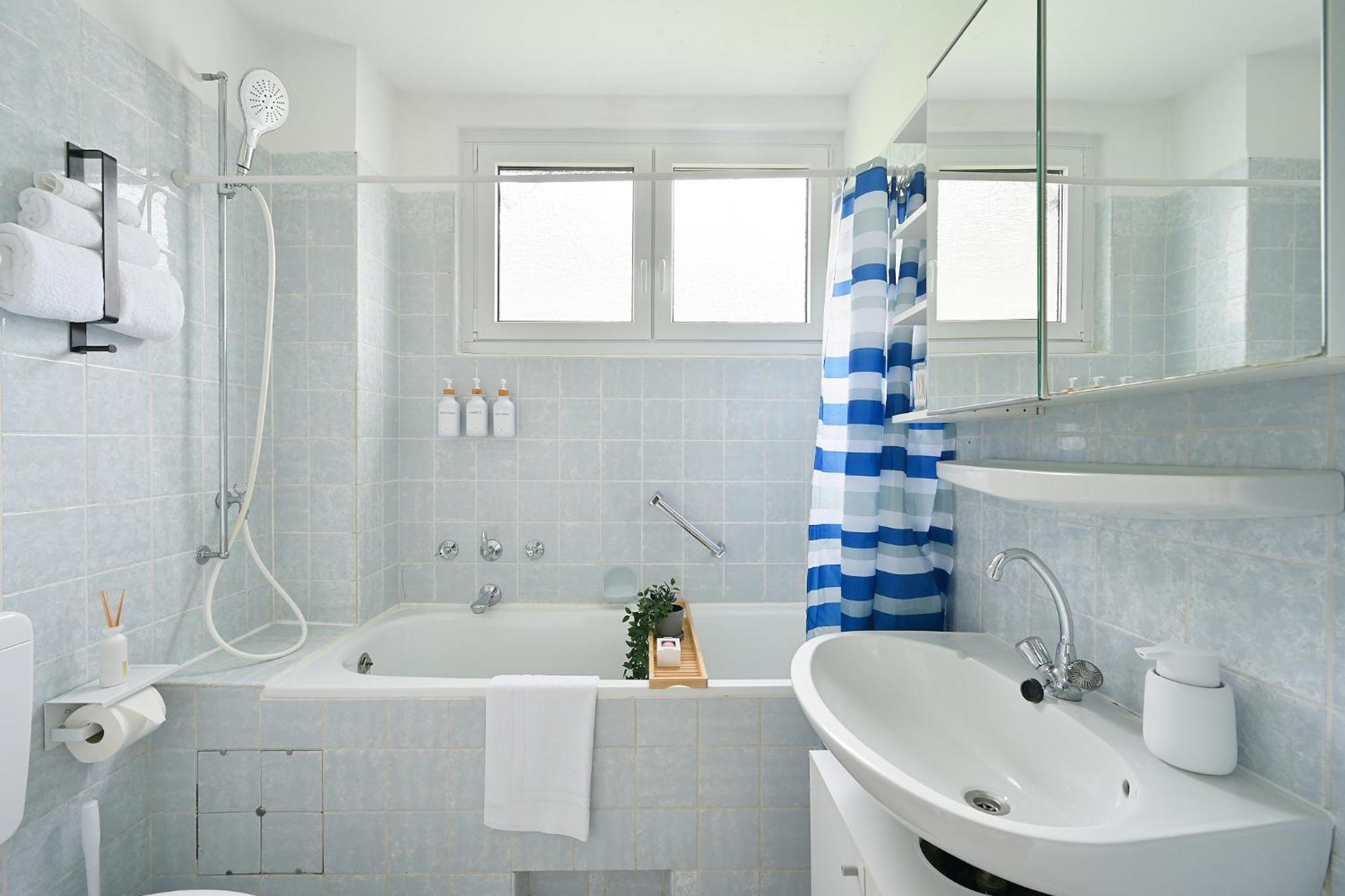 Beautiful And Stylish 1-Bedroom With Kitchen And King Size Bed Wuppertal Exterior foto